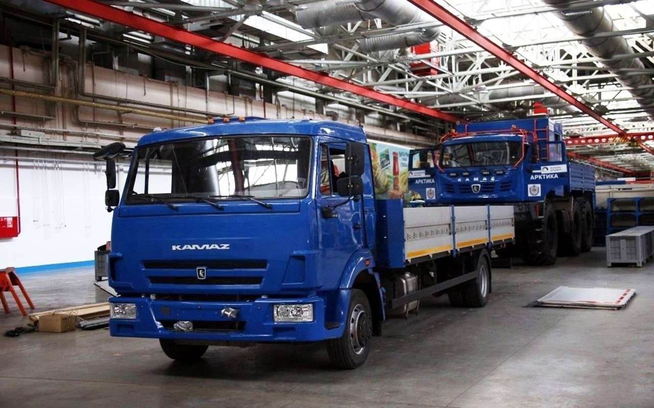 Беспилотный КАМАЗ уже перевозит грузы