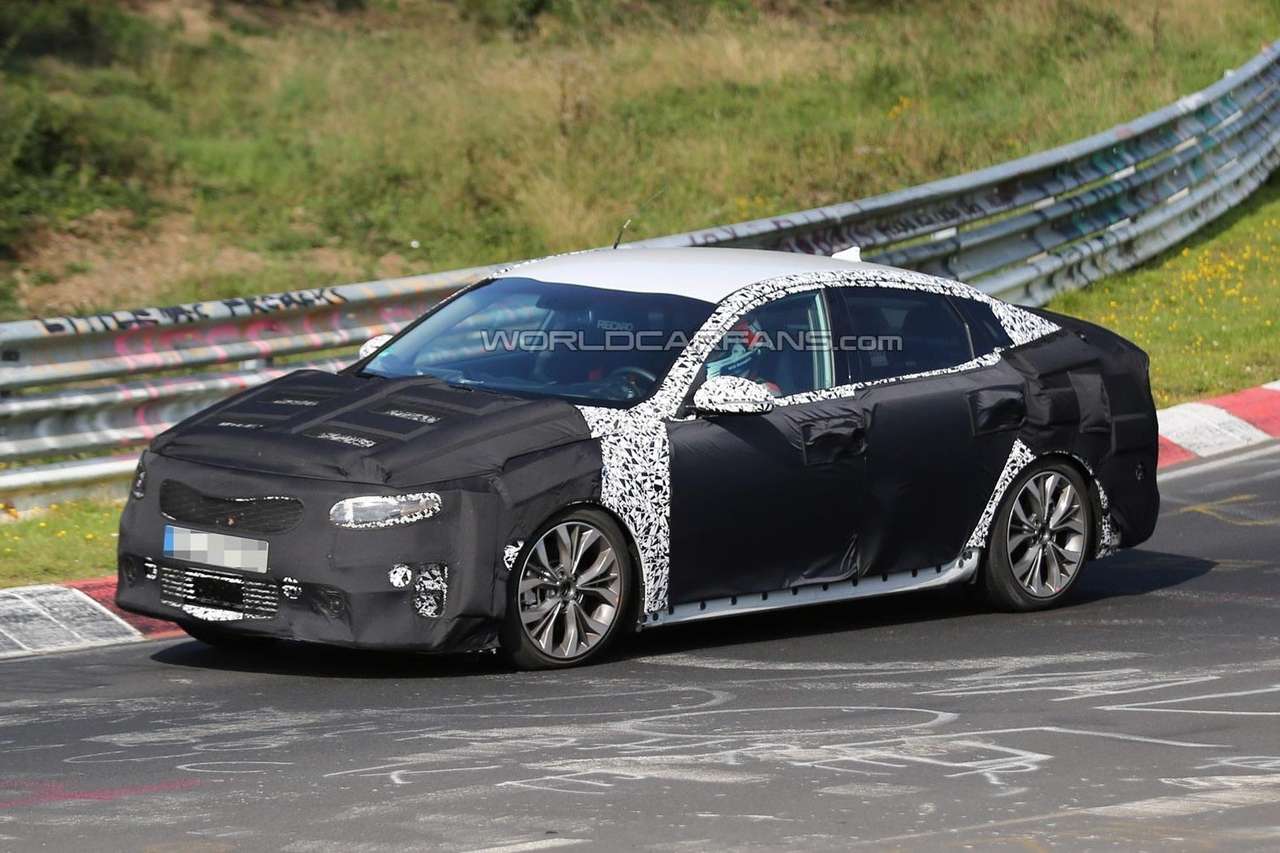 Новый седан Kia Optima показался в Германии и США