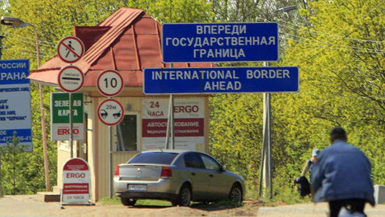 Прибалтика противостоит контрабандному ввозу дешевого бензина из РФ и Белоруссии 