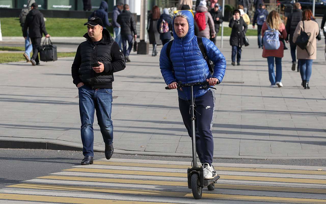 Самокатчиков обяжут сдавать экзамены по ПДД