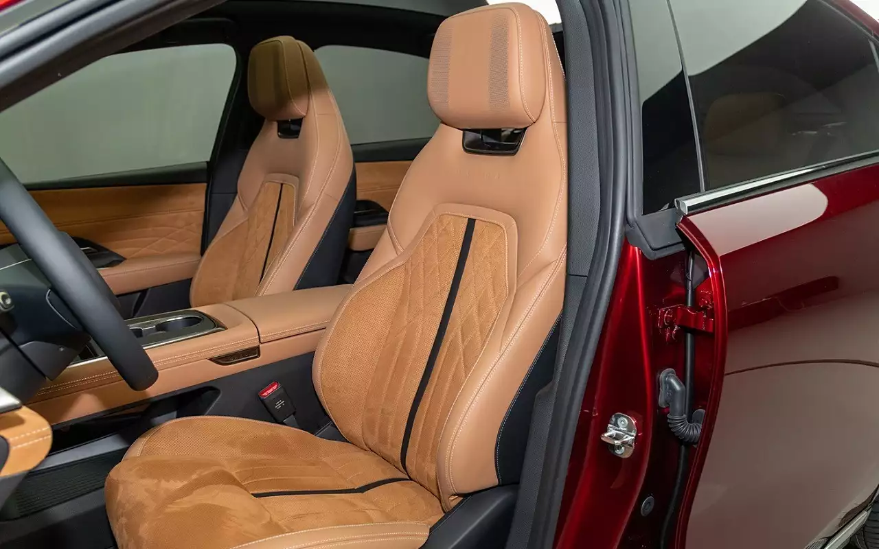 Интерьер Mazda EZ-6