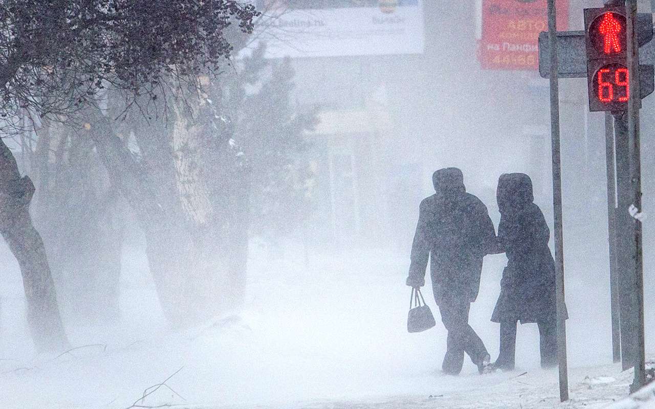 Настоящий боевик: грабители, наезд и спасенная женщина!