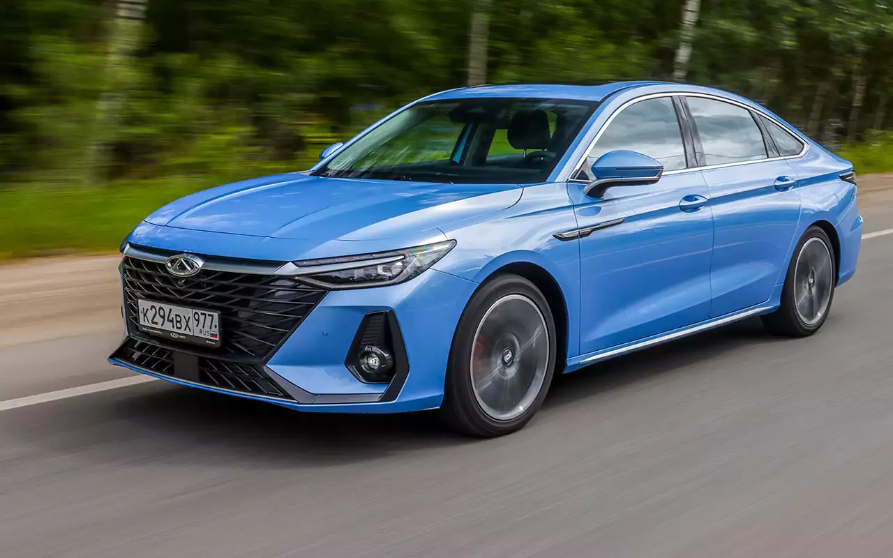 Chery Arrizo 8. Цена в России – от 3 399 900 ₽. Смелый дизайн покупателей не отпугивает – как доказала Toyota Camry