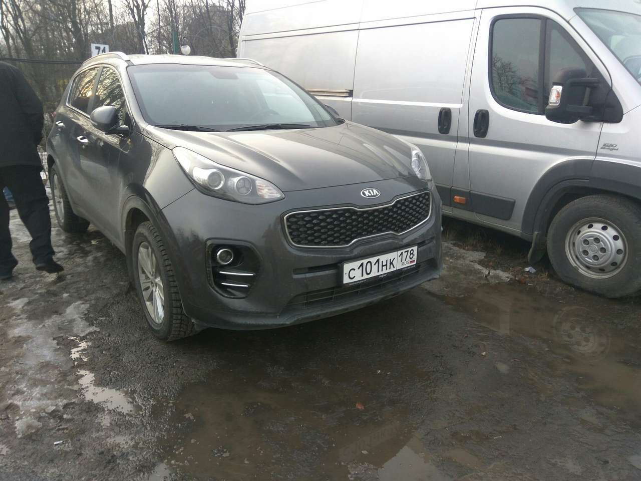 Полиция не нужна. Владелец сам нашел свою машину, но ее уже успели перепродать