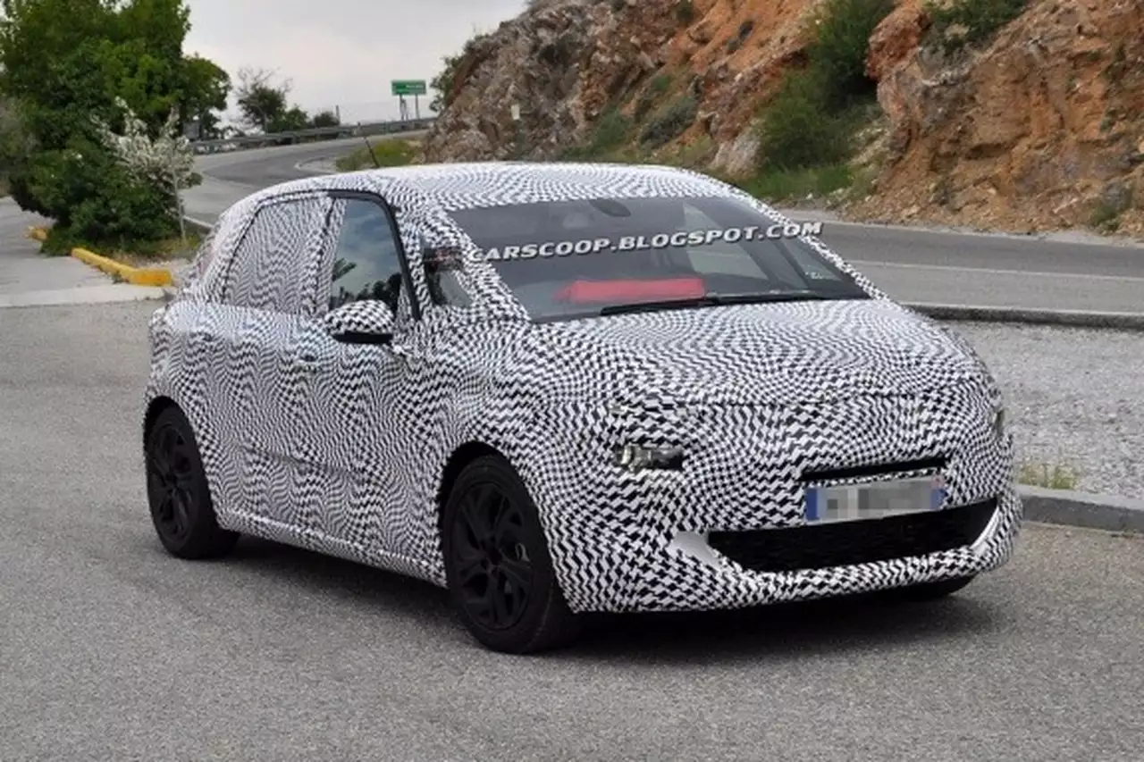 Новый Citroen C4 Picasso попал в объективы папарацци