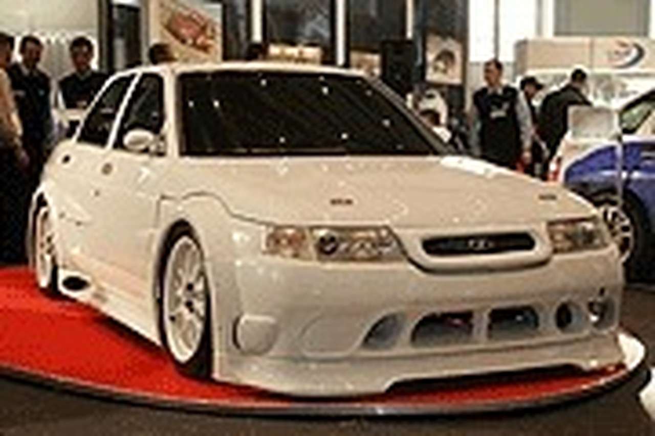 Журналистам продемонстрировали тестовый автомобиль LADA-WTCC