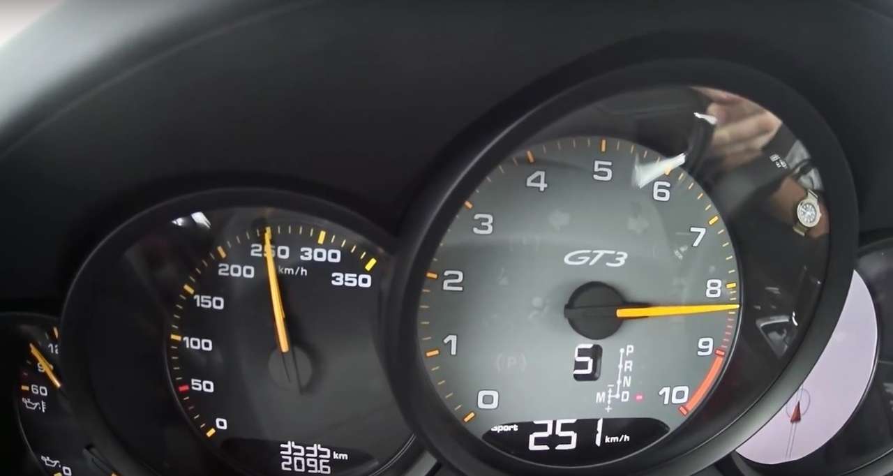 В сердце бури: разгон и звук нового Porsche