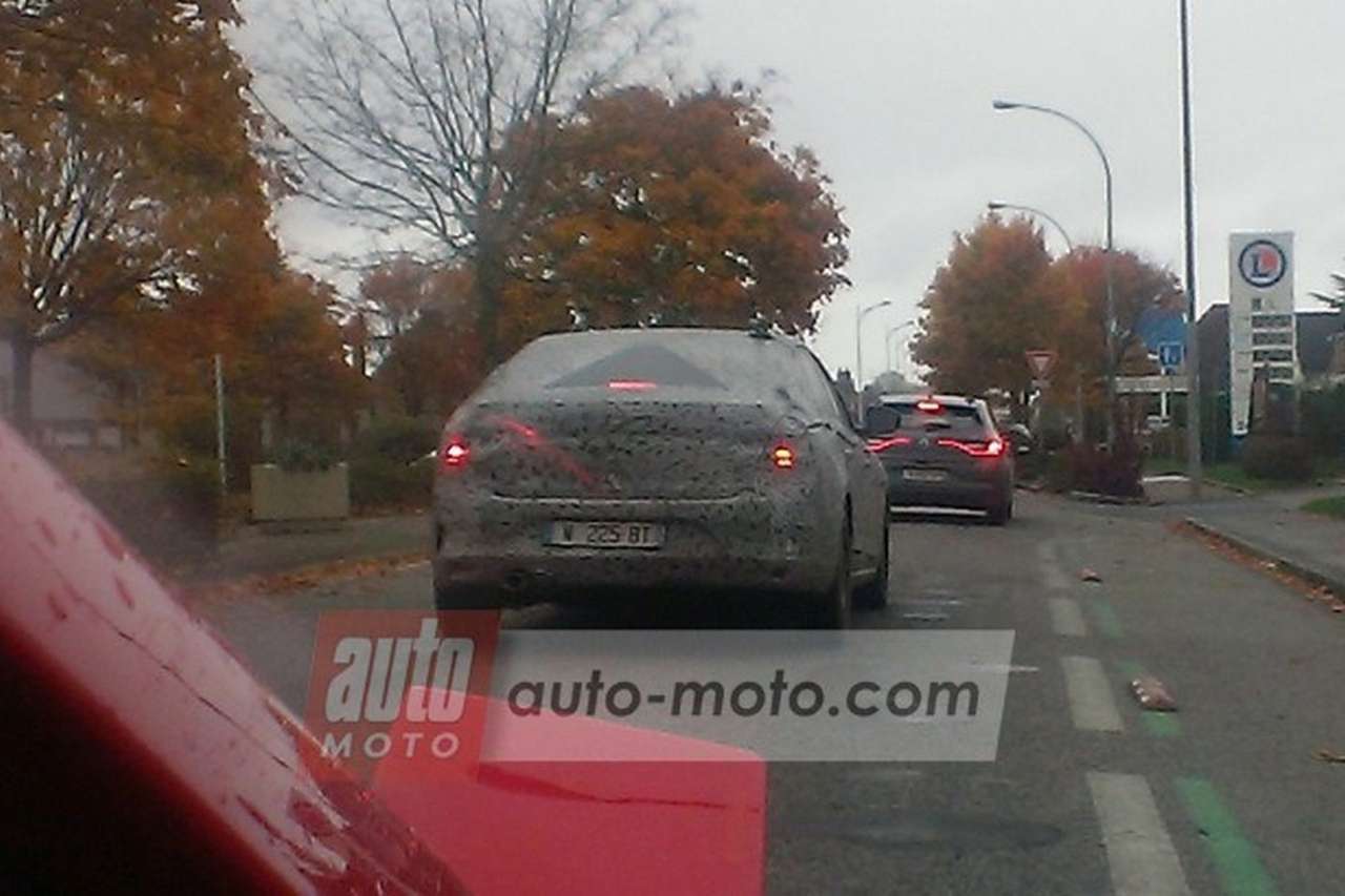 Мастер-класс по маскировке: Renault тестирует новый седан Fluence