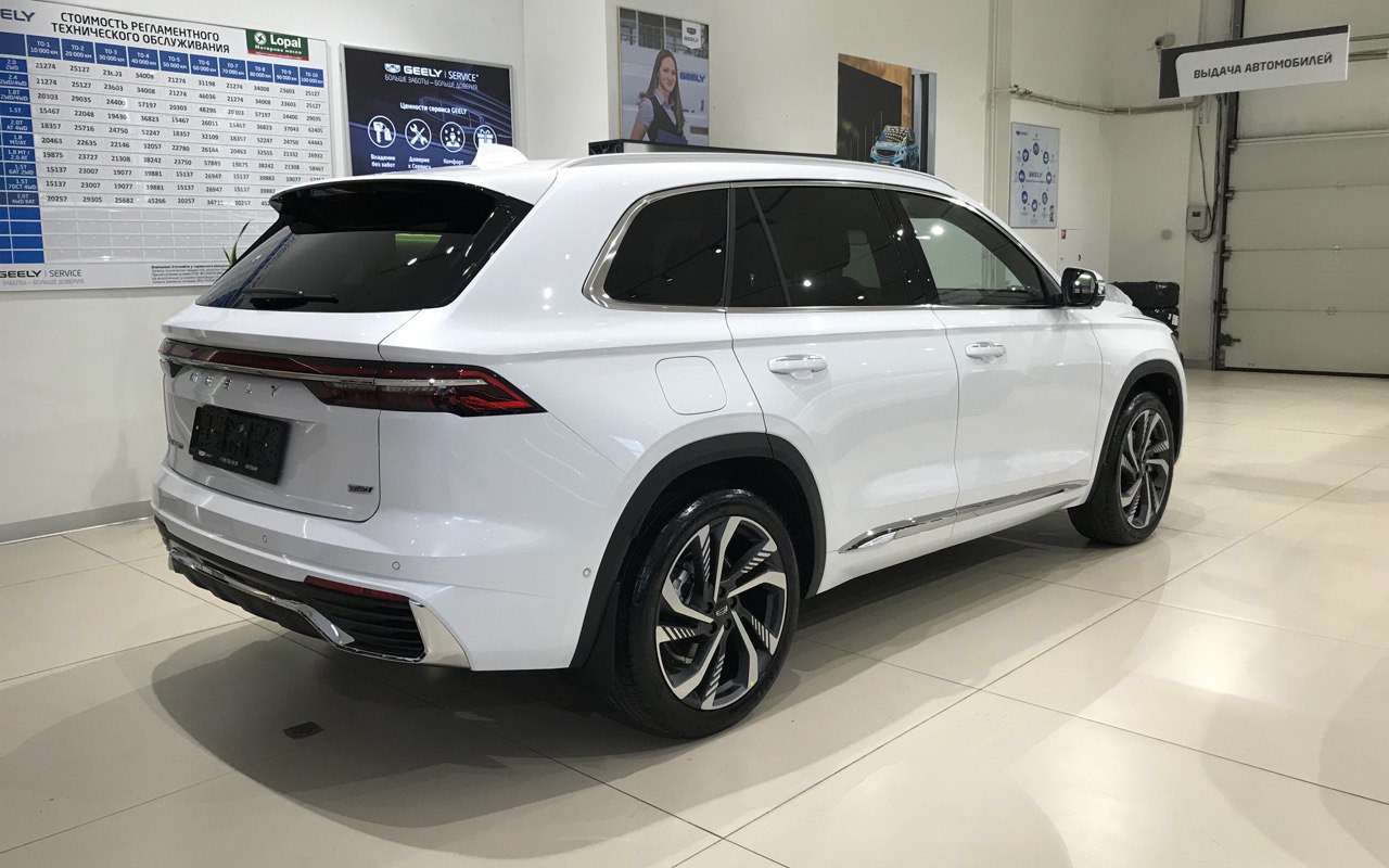 Покупатели выстроились в очередь за Geely Monjaro