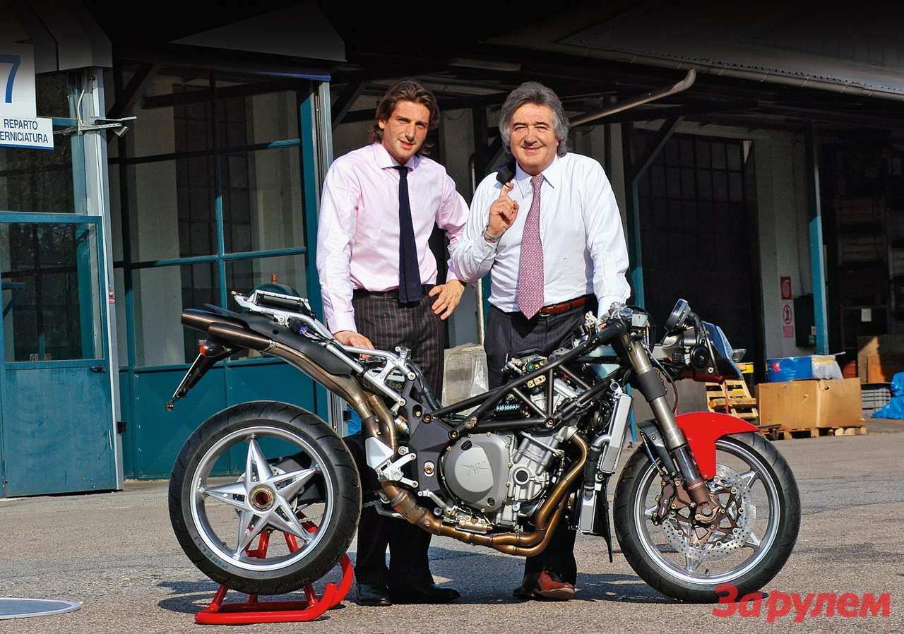 Клаудио Кастильони (справа) и его сын Джованни готовы вести MV Agusta к зияющим… пардон, сияющим высотам.
