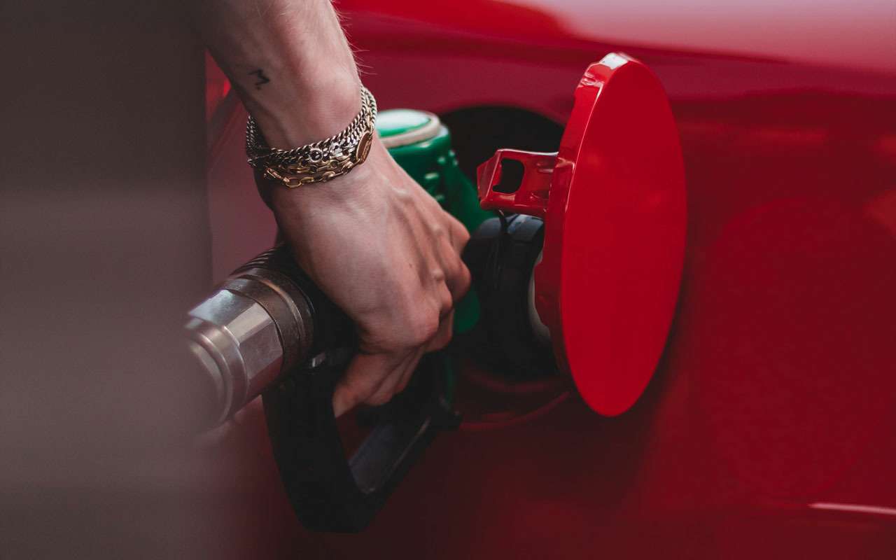 Как тратить меньше на топливо — советы экономиста