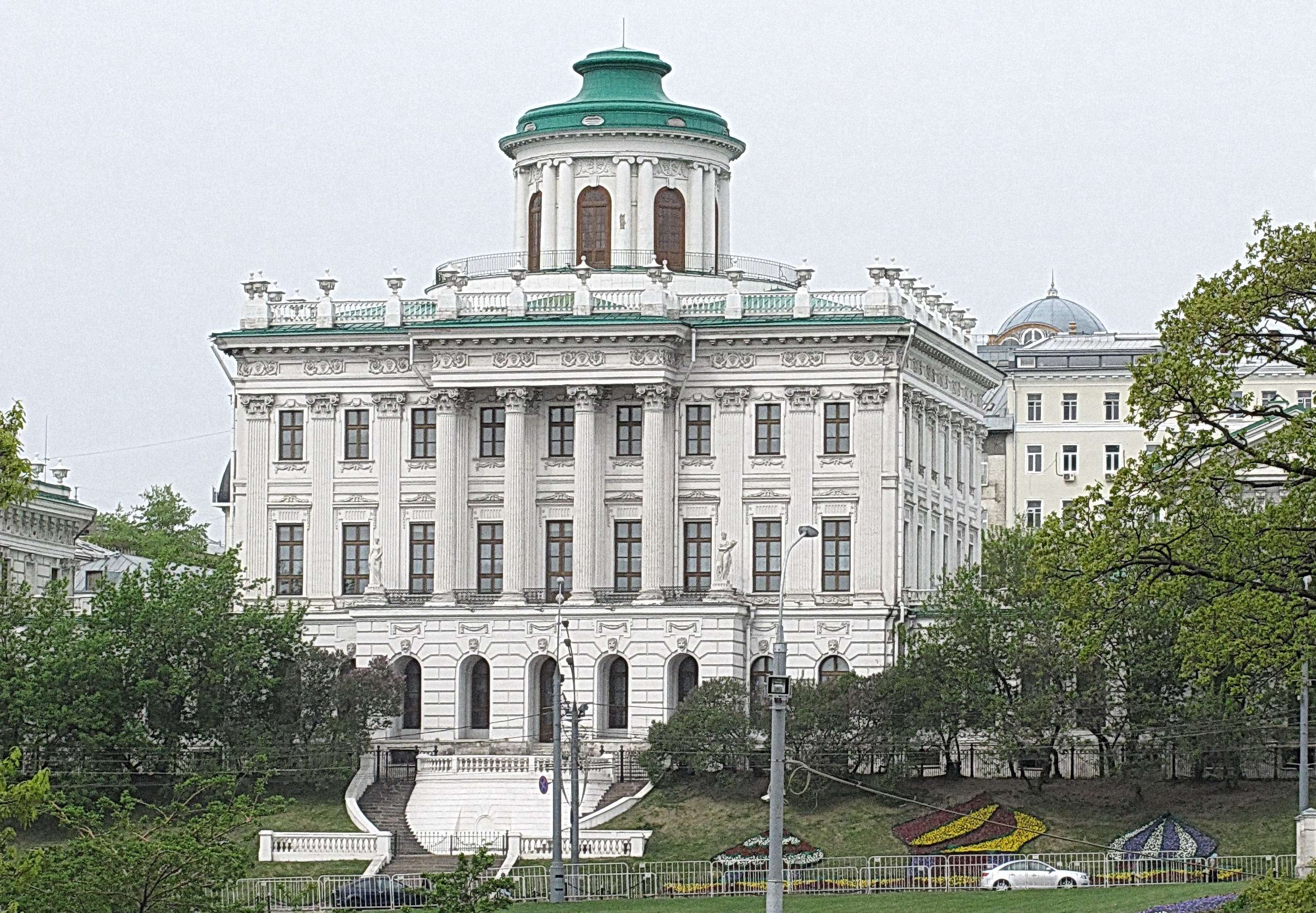 Бельведер это в архитектуре. Дом Пашкова в Москве. Бельведер дома Пашкова. Дом Пашкова фасад. Дом Пашкова стиль архитектуры.