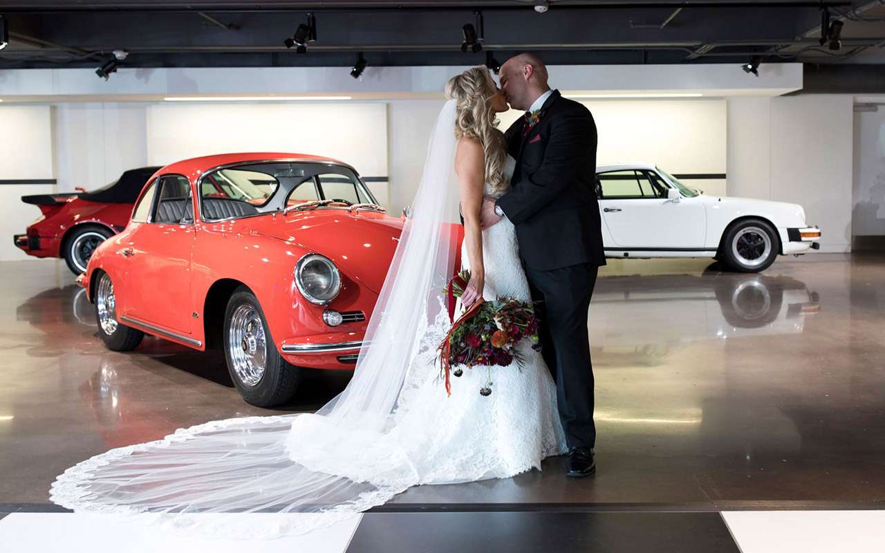 Свадьба среди автомобилей Porsche