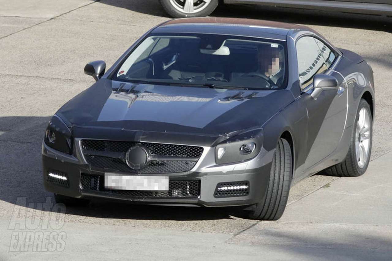 Новый Mercedes-Benz SL-класса попался шпионам