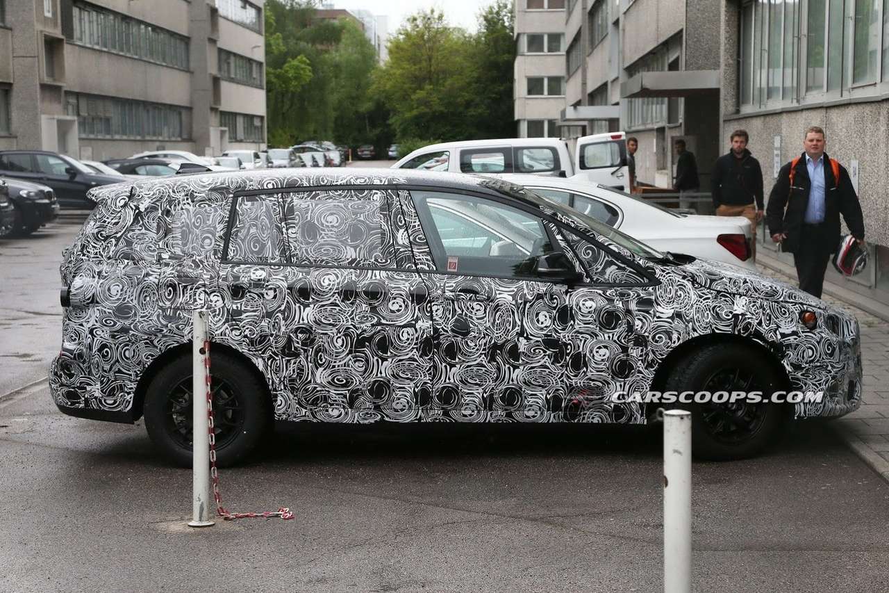 BMW тестирует семиместный компактвэн