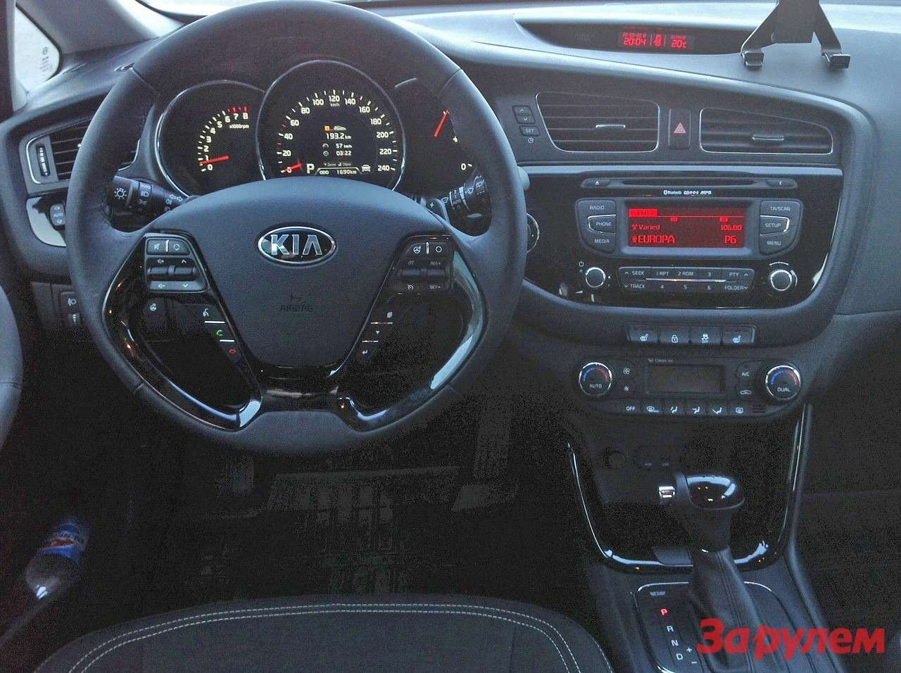 kia ceed 2011 интерьер