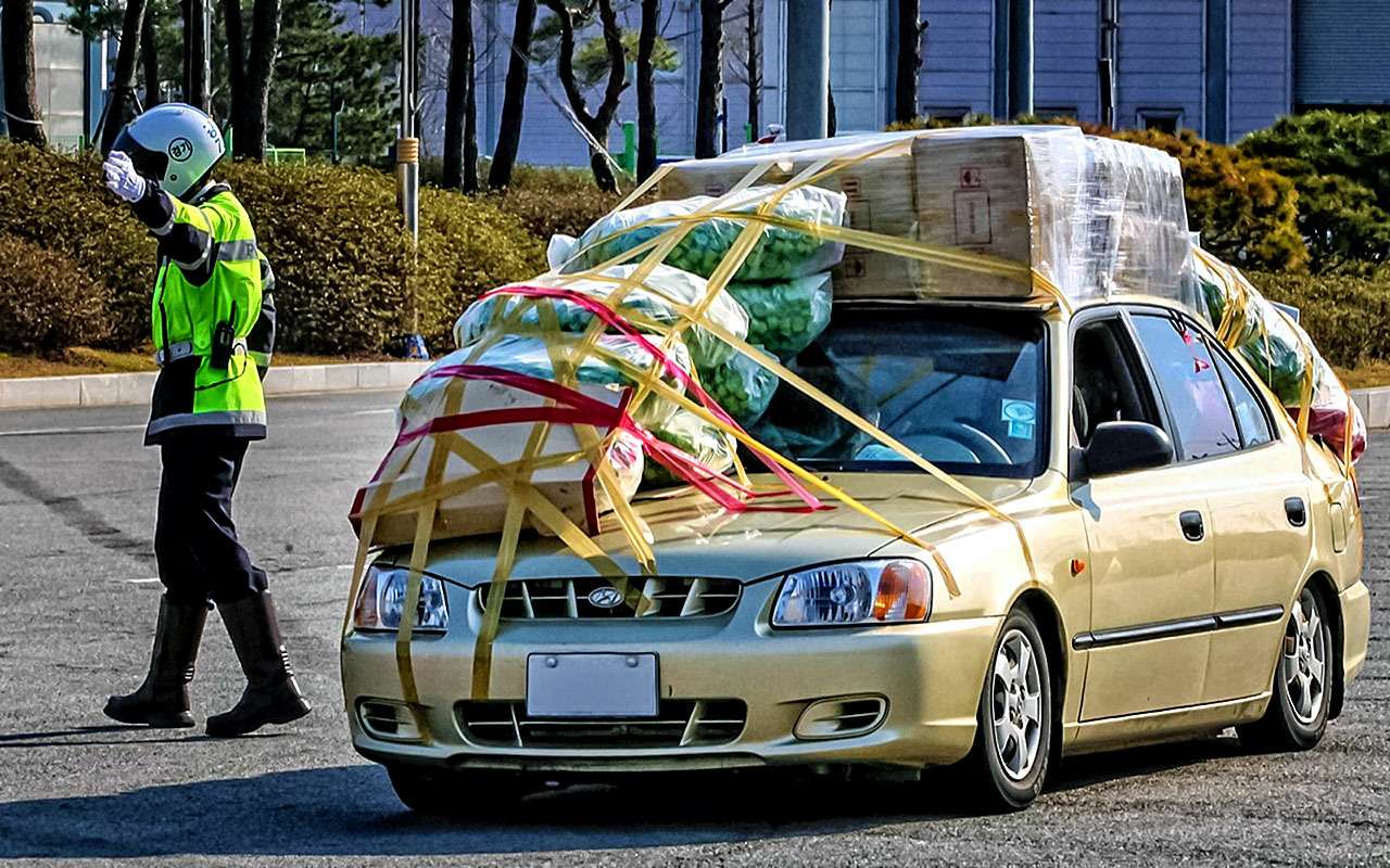 Полно авто. Перегруженная машина. Перегруз авто. Перегруженная легковая машина. Перегруз легкового автомобиля.