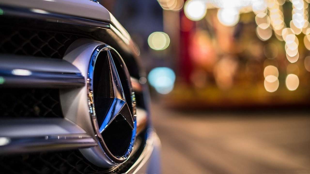 Mercedes-Benz идет на рекорд 