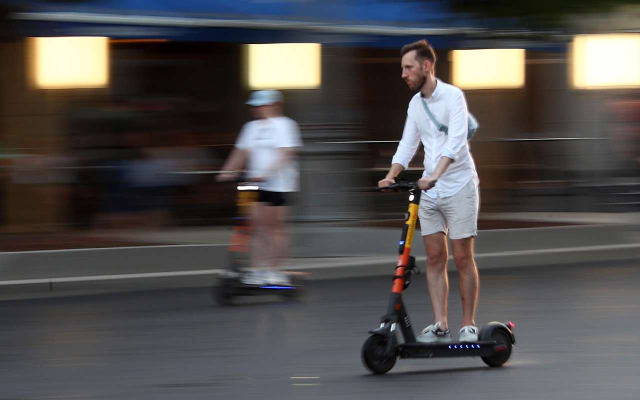 Почему водители против электросамокатов и что делать — исследование