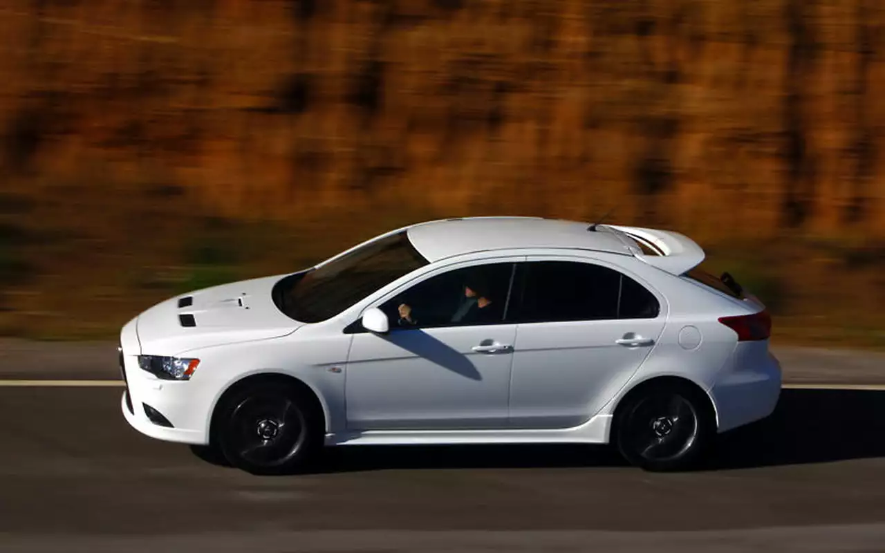 Mitsubishi Lancer Sportback покажут в Париже