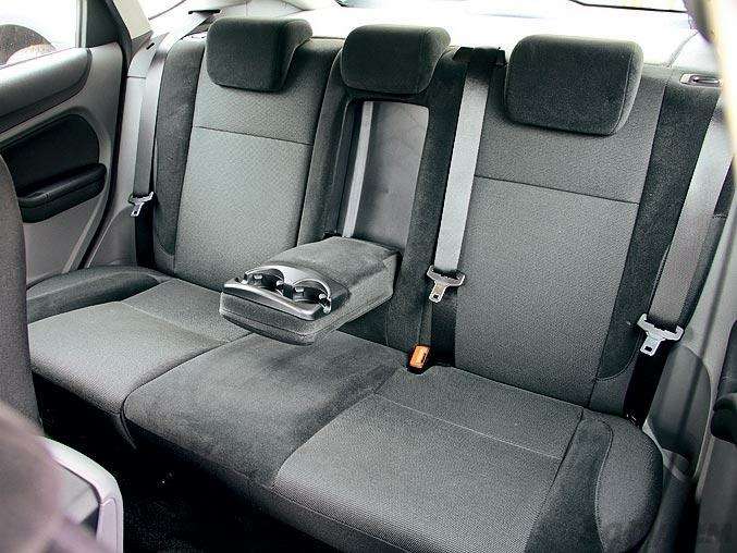 Как снять задние сидения фф2 сиденья от фф3 в фф2 Ford Focus II Hatchback, 2 л, 2008 года тюнинг DRIVE2