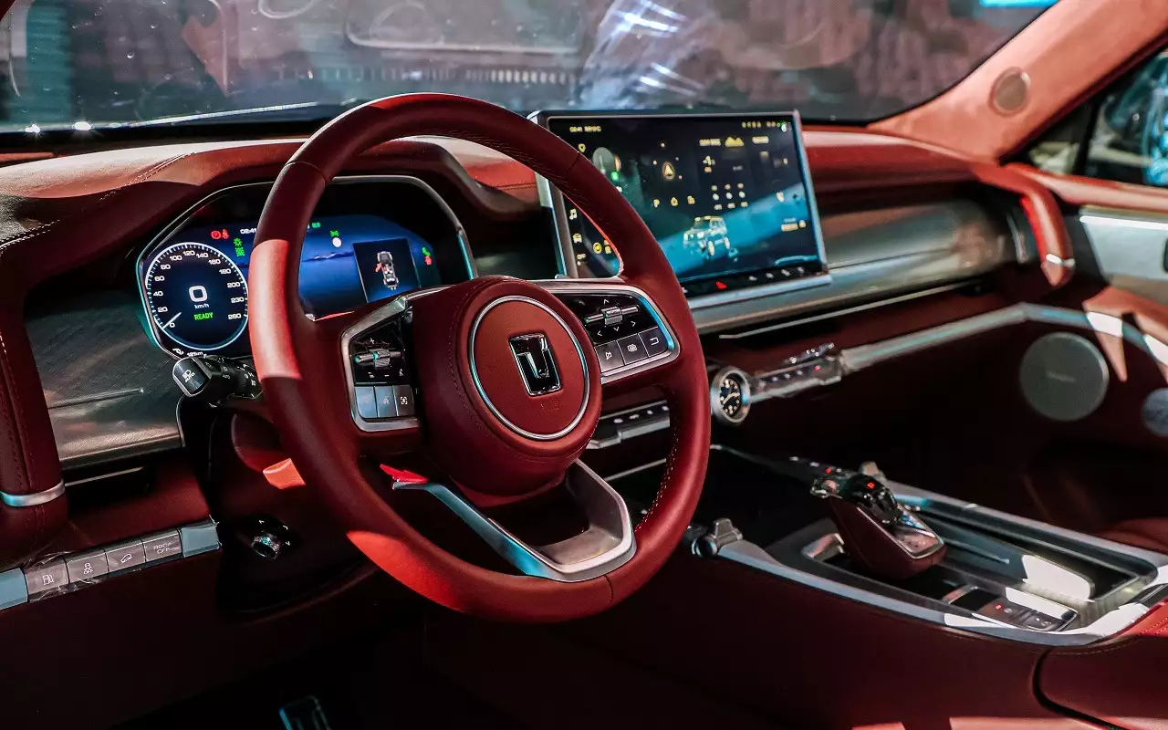 Интерьер Tank 700