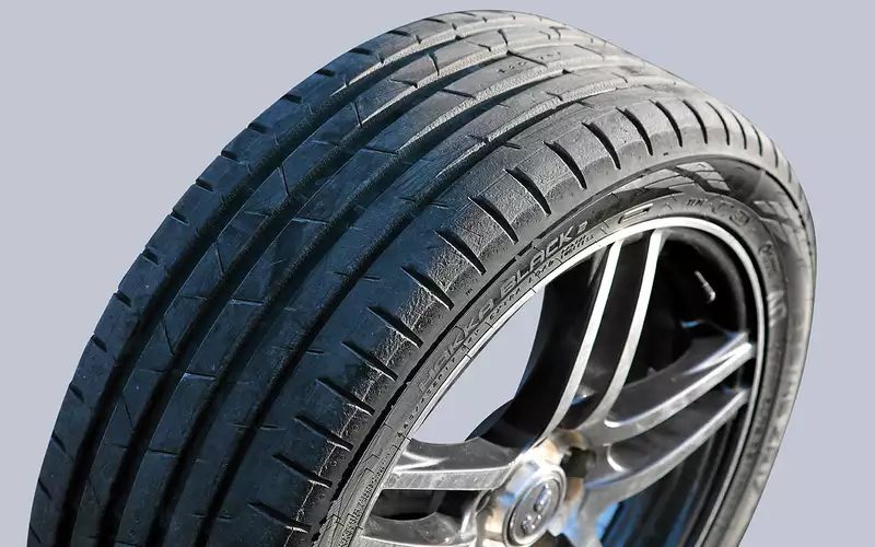 Лето шины 225. Hakka Black 2 225/45 r17. Nokian Hakka Black 2 225/45 r17. 225/45 R17. Nokian Hakka Blue 2 размер 225/45 r17.