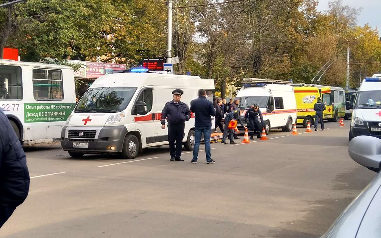 Троллейбус въехал в остановку. Есть жертвы и пострадавшие