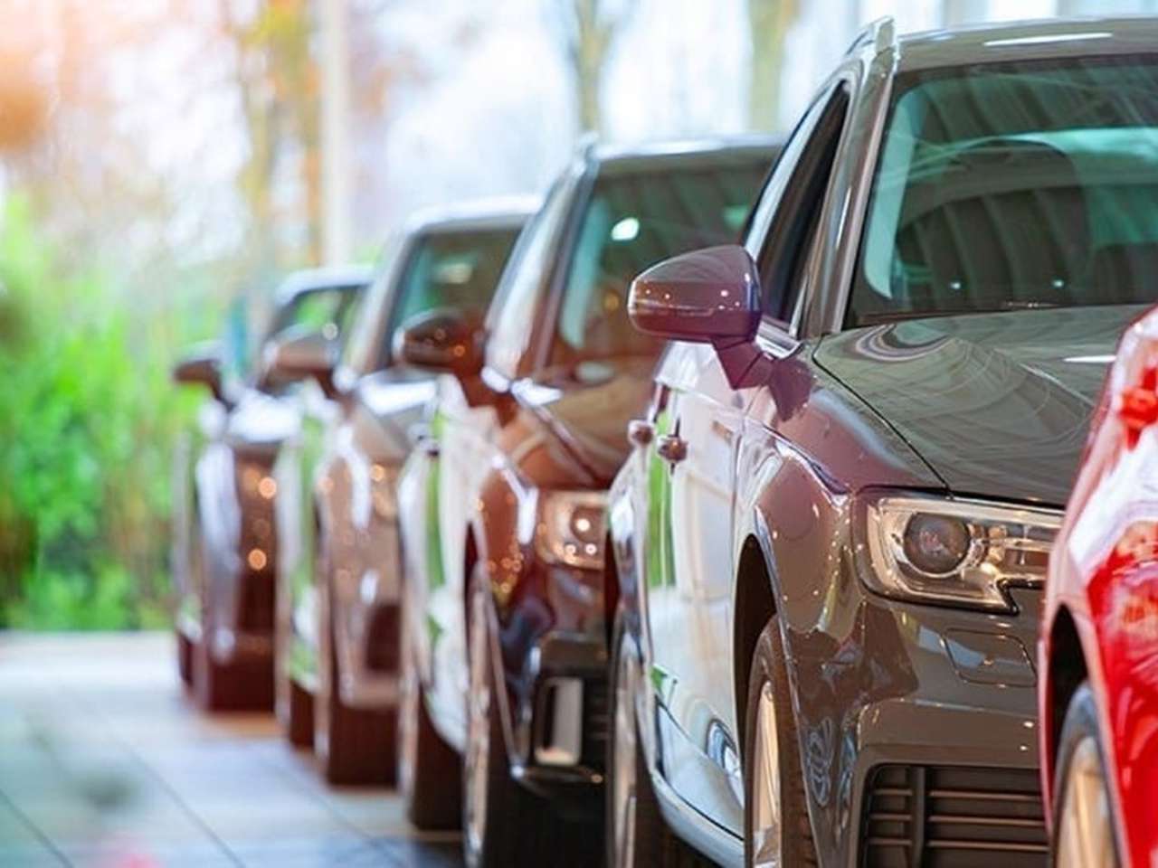 BMW выбыл из топа, а Mercedes оказался в лузерах: как изменился спрос на б/у автомобили в июне