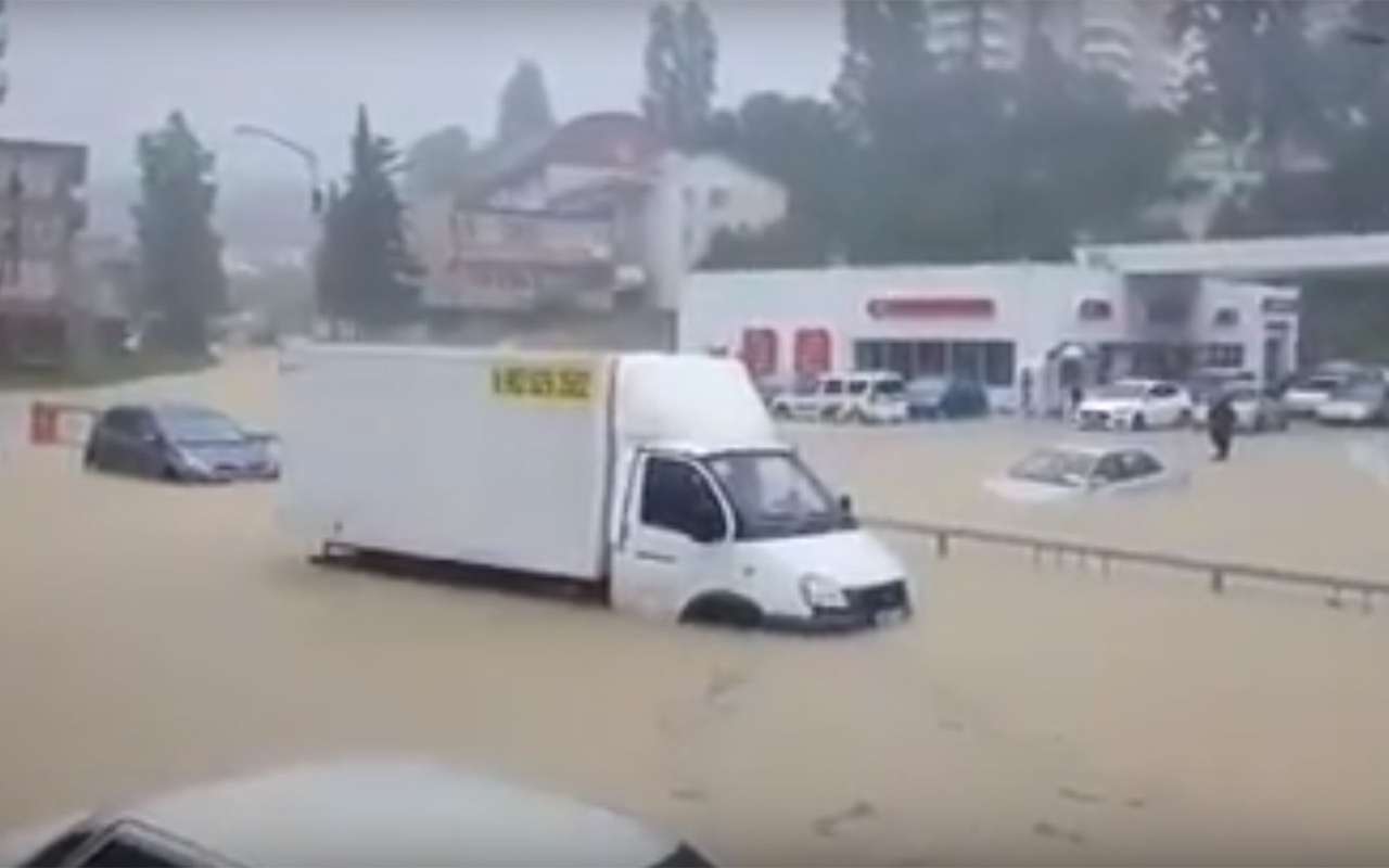 Сочи и Адлер ушли под воду перед матчем Россия-Хорватия