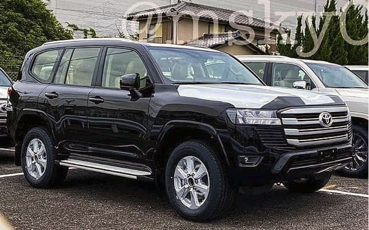 Первое фото салона нового Toyota Land Cruiser