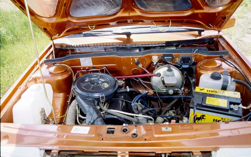 Двигатель ВАЗ‑21213 под капотом Тарзана