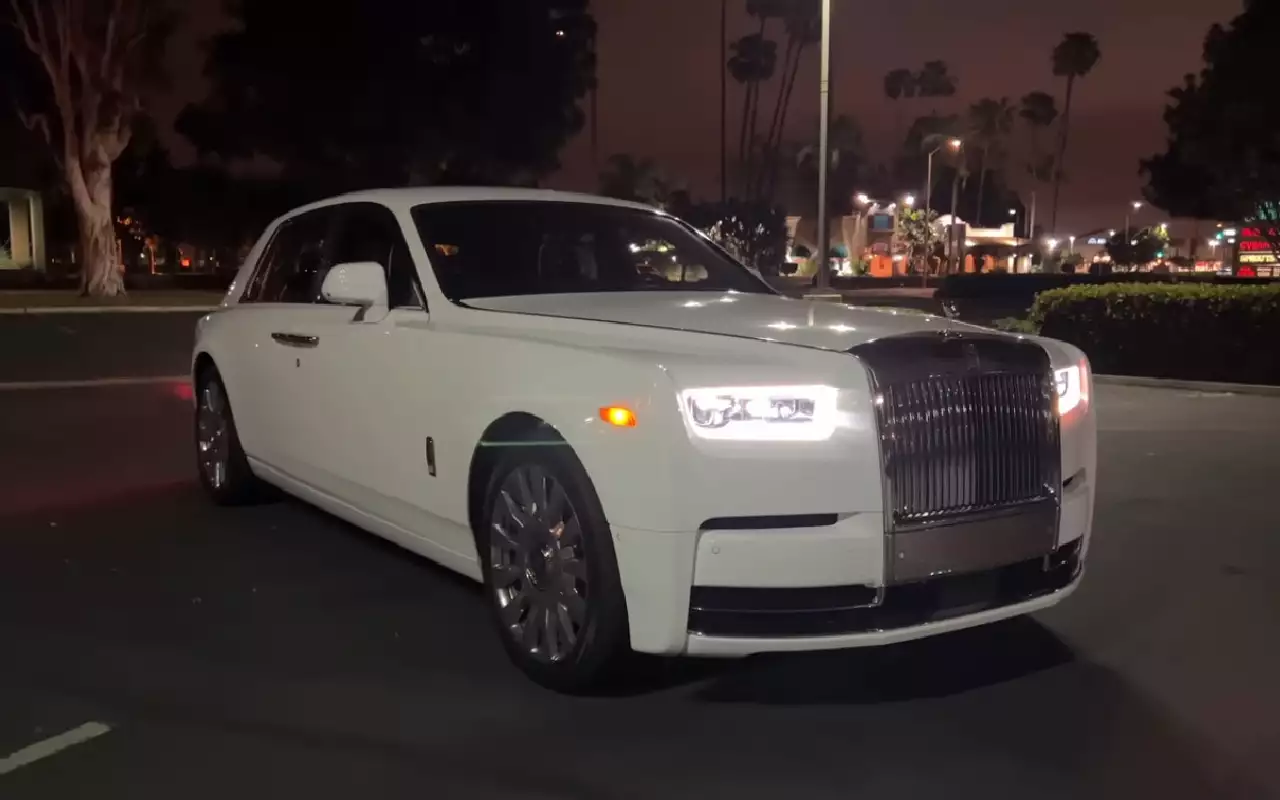 За победу каждому футболисту сборной вручили по Роллс-Ройсу