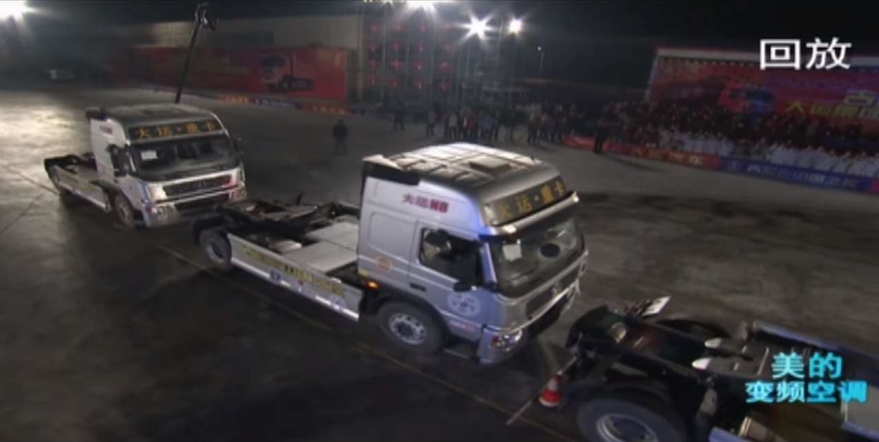 Китайский ас паркует в заносе седельный тягач — рекорд Гиннесса!