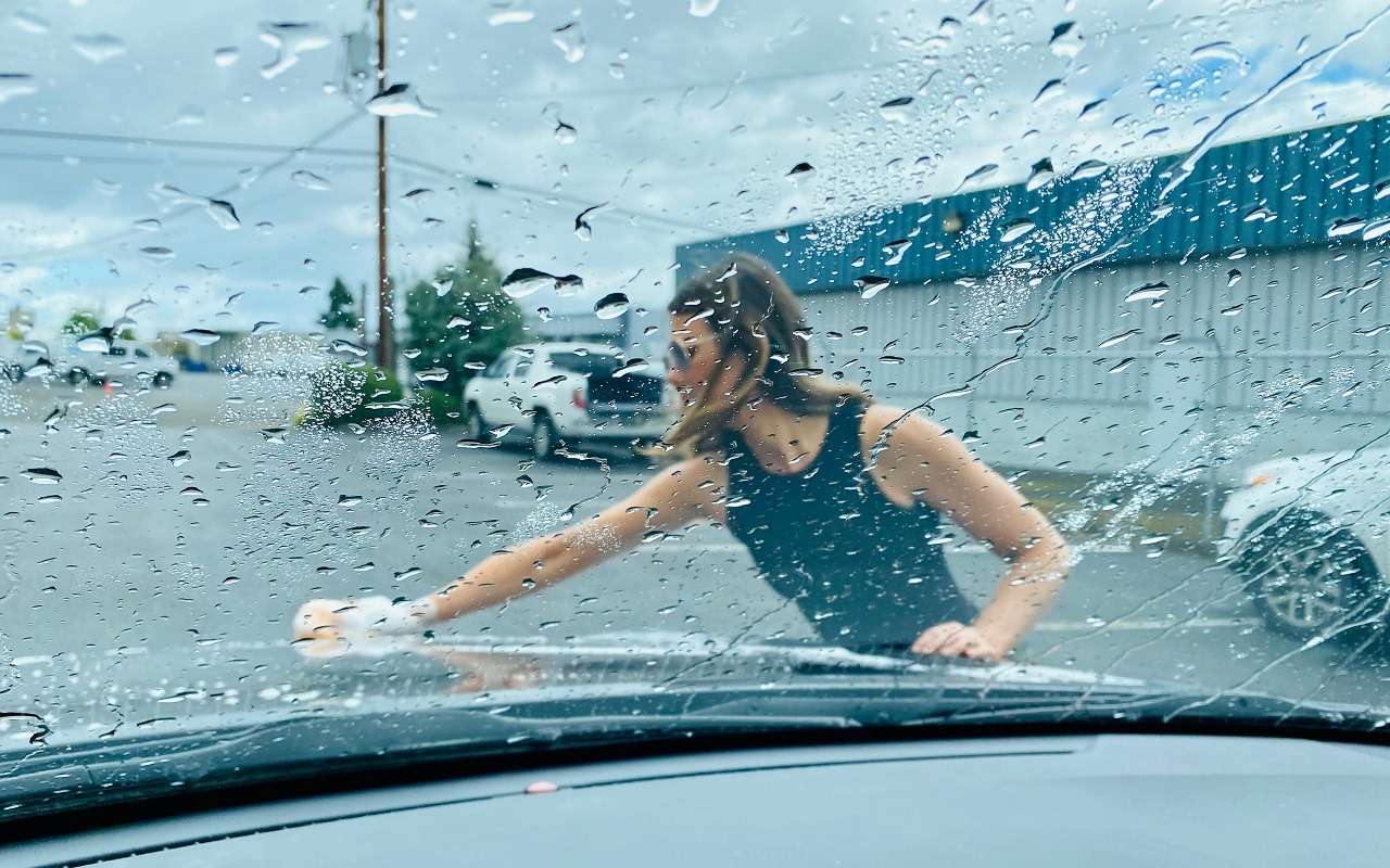 А вы правильно очищаете кузов от смолы и почек? Мы знаем эффективный способ