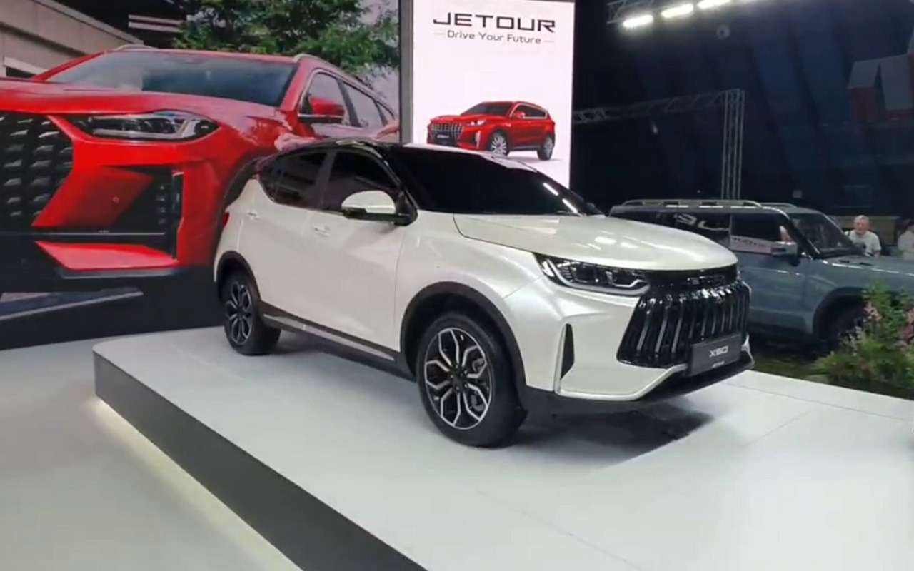 Jetour привезла в Россию новый кроссовер. Известна дата старта продаж