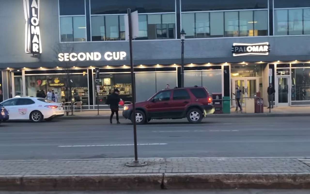 Пироман поджег 13 автомобилей, прежде чем его задержали