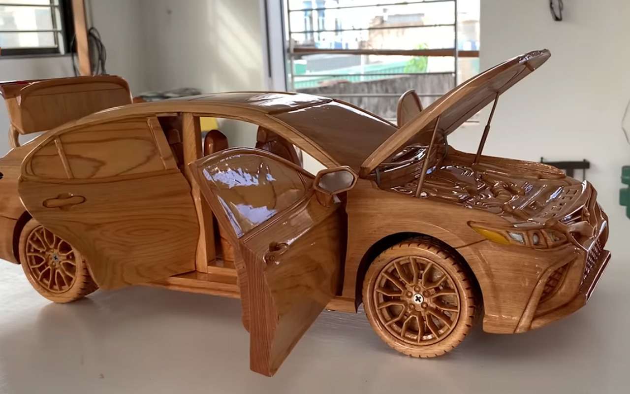 Toyota Camry из дерева – залипательное видео