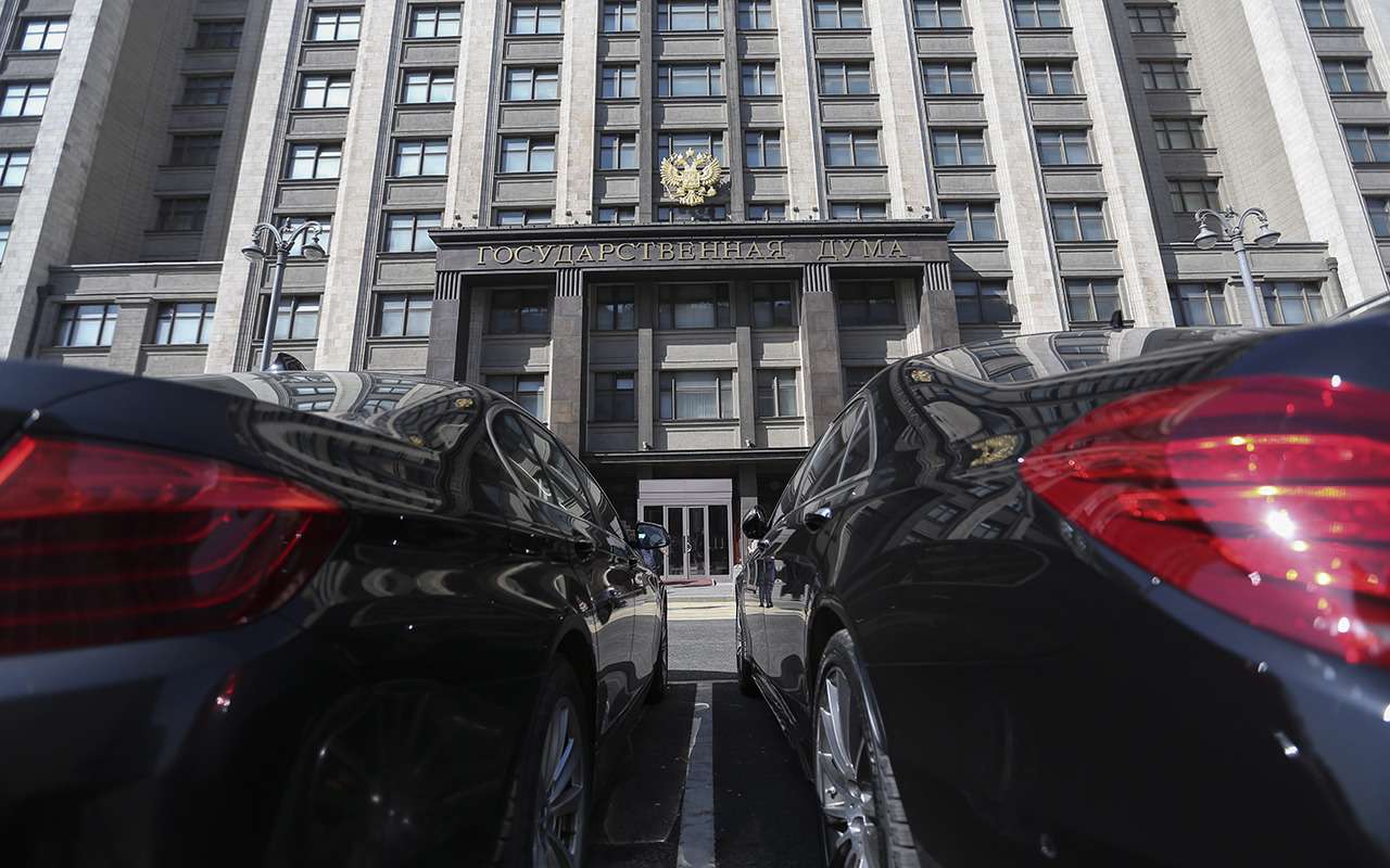 Водители чиновников и депутатов пожаловались на стоимость парковки в Москве