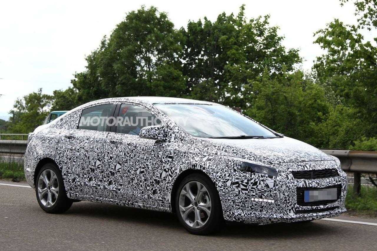 Новый Chevrolet Cruze снова попал в объективы