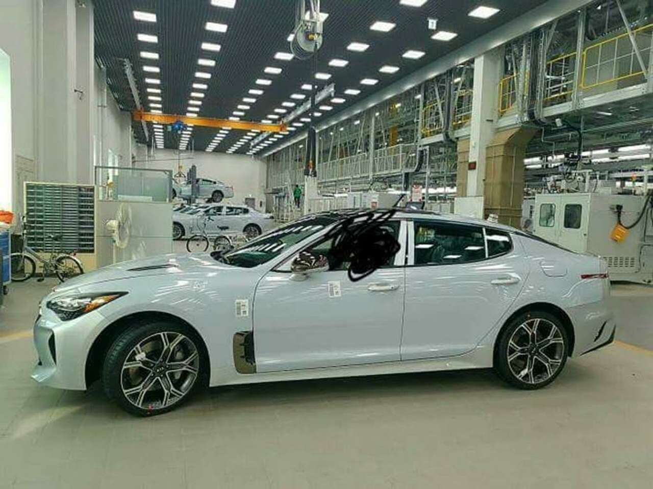 Они уже здесь: купеобразный седан Kia K8 дебютировал досрочно