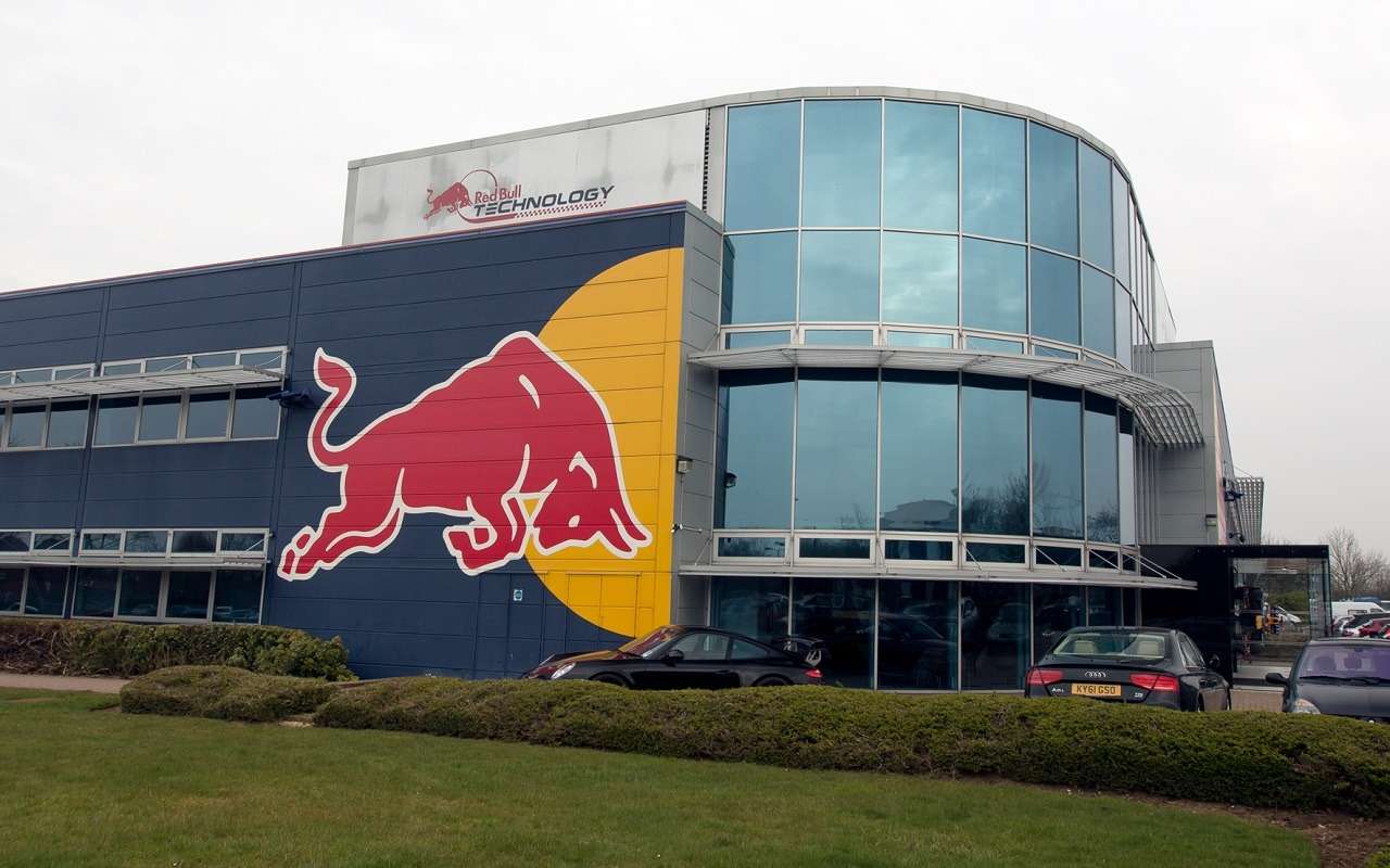 У команды Ф-1 Red Bull новый контракт со спонсором — сумма сделки колоссальная