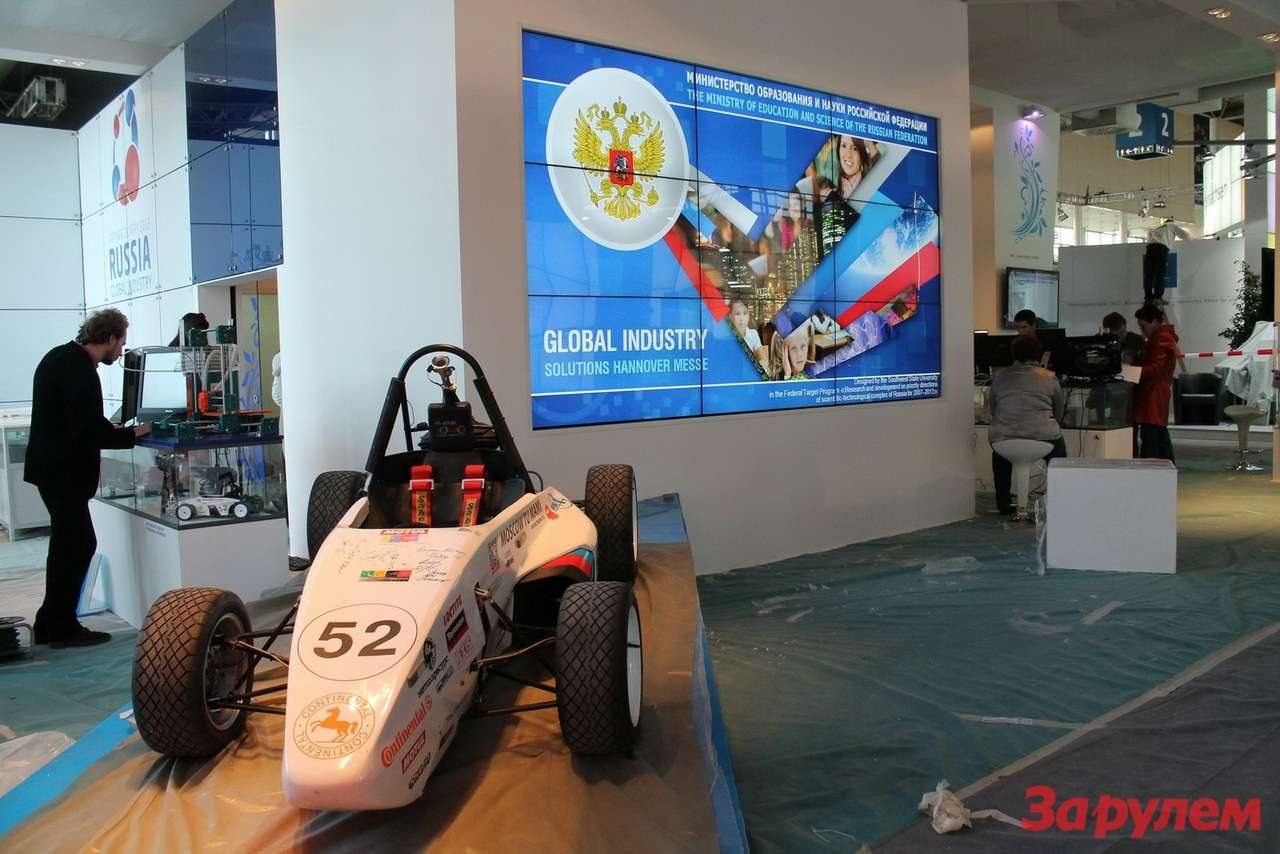 Студенты из России привезли на ярмарку в Ганновер гоночный болид собственной разработки