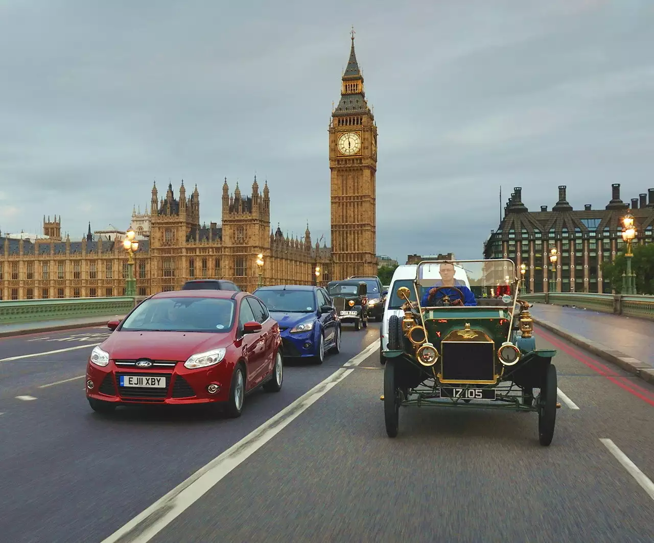 Первые британские Ford T были не черного, а зеленого цвета. Одна из таких машин приняла участие в юбилейном Ford Centenary Tour. Рулевая колонка на британских «Фордах» располагалась справа, хотя во многих музеях страны, например, в лондонском Science Museum, можно увидеть Model T с левым рулем
