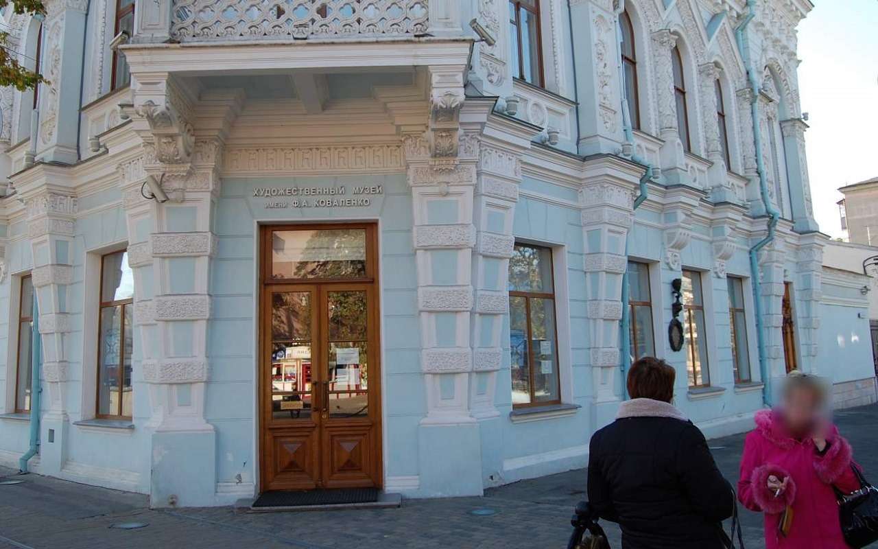 Автомобилистка протаранила художественный музей в Краснодаре