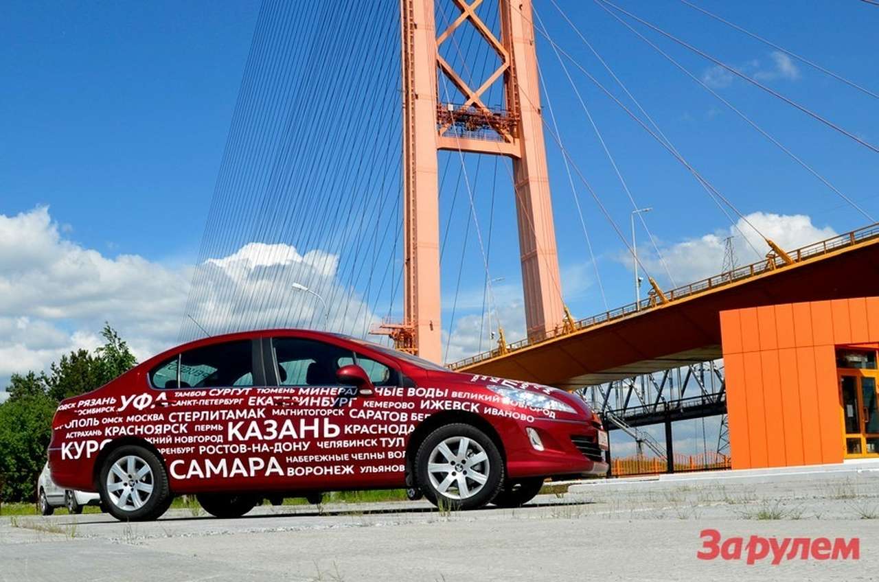 Этот мост соединил два берега Оби в Сургуте. Проехать его можно за пять минут, раньше, чтобы перебраться с берега на берег нередко требовалось больше суток.