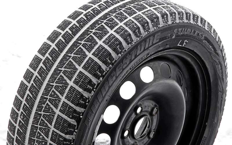 Нешипуемые шины. Bridgestone Blizzak studless. Bridgestone Blizzak фрикционная. Бриджстоун ГЗ. Фрикционные шины Бриджстоун 2021.