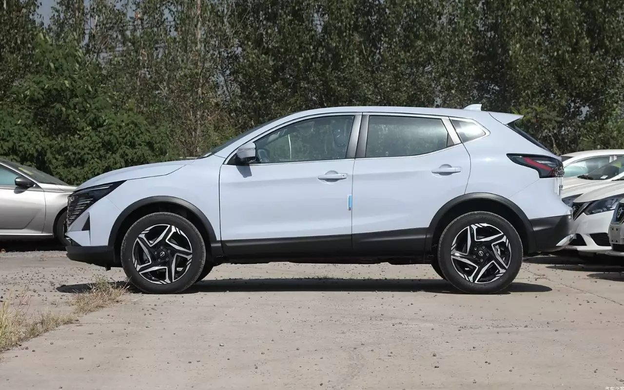 Самый популярный Nissan в РФ – Qashqai Glory, рестайлинг второго поколения для китайского рынка