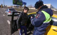 Водителям без российских прав запретят перевозить пассажиров