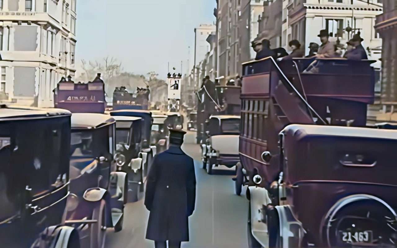Каким было дорожное движение 100 лет назад – видео